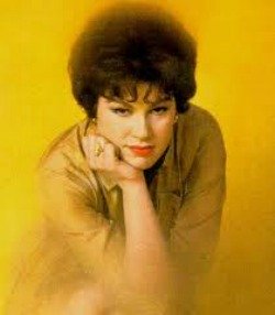 Patsy Cline song memories returns to 1961 and her first #1 song, I Fall to Pieces, and along with "Crazy" in 1962, became two of her most-recognizable hit singles. Classified as a country music standard, learn why she had second thoughts about the famous background singers.