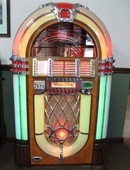 JUKEBOX MINIATURE REPLICA WURLITZER 2000 CENTENNIAL (1956) PLAYS