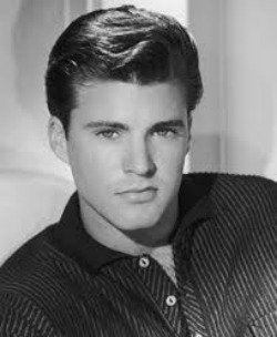 Ricky Nelson sings Travelin' Man live four months before his death in 1985.